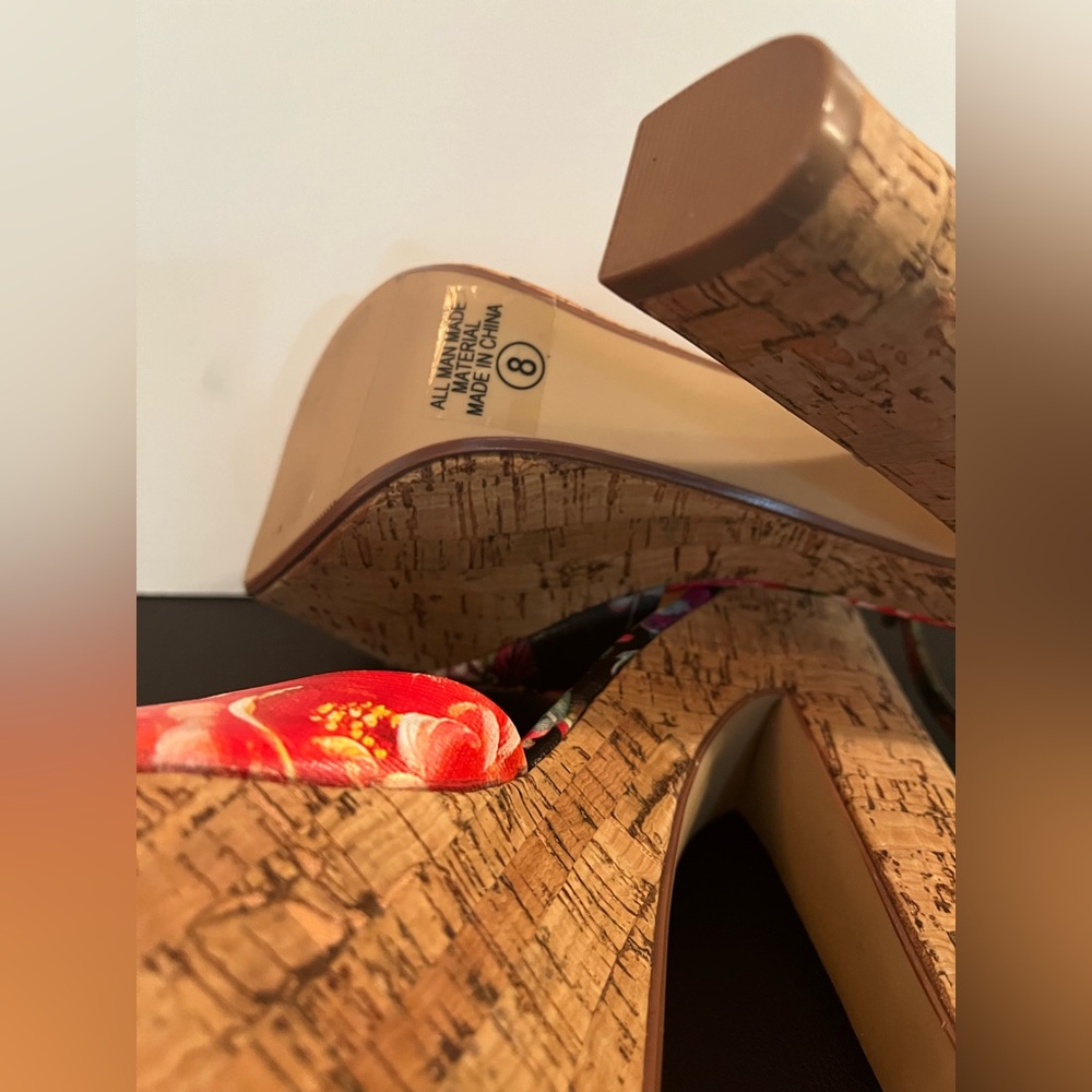 New size 8 floral platform heels - Picture 6 of 7